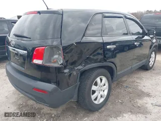 2012 Kia Sorento LX with VIN 5XYKT3A18CG237178, listed as a IAAI auction lot 41727554 with 283,783 mi miles. Bid and sale history available at carsss.com. Image 4.