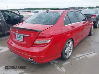 2010 Mercedes-Benz C 300 Sport z VIN WDDGF5EB5AR090186, wystawiony jako IAAI lot #42673413 z przebiegiem 195 799 mil mil oraz . Historia ofert i sprzedaży dostępna na DreamBid. Obrazek 4.