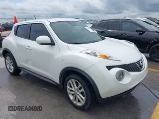 2013 Nissan Juke SV z VIN JN8AF5MR4DT223238, wystawiony jako IAAI lot #42473172 z przebiegiem 117 982 mil mil oraz . Historia ofert i sprzedaży dostępna na DreamBid. Obrazek 1.