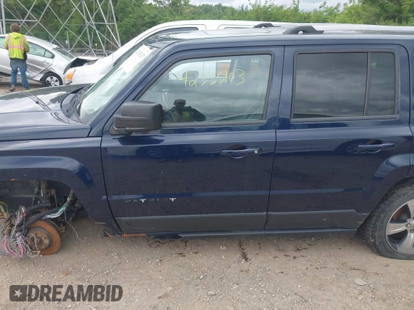 2016 Jeep Patriot Latitude z VIN 1C4NJRFB6GD500649, wystawiony jako IAAI lot #42335103 z przebiegiem 52 742 mil mil oraz . Historia ofert i sprzedaży dostępna na DreamBid. Obrazek 15.