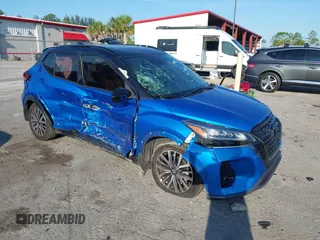 2021 Nissan Kicks SR z VIN 3N1CP5DV6ML475126, wystawiony jako IAAI lot #42330601 z przebiegiem 87 527 mil mil oraz . Historia ofert i sprzedaży dostępna na DreamBid. Obrazek 1.