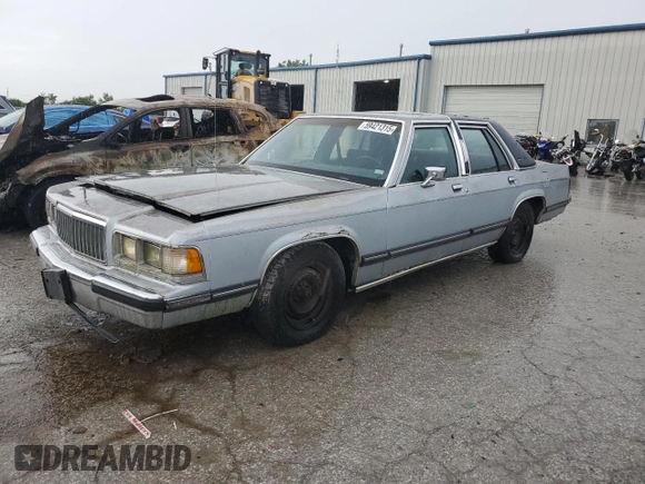 1991 Mercury Grand Marquis z VIN 2MECM75F9MX641760, wystawiony jako Copart lot #59421315 z przebiegiem 47 764 mil mil oraz Czysty tytuł • Clean title. Historia ofert i sprzedaży dostępna na DreamBid. Obrazek 1.