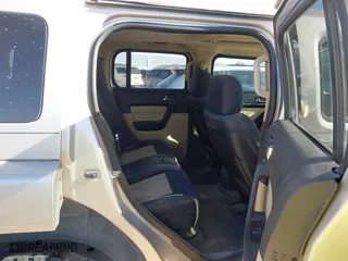 2008 Hummer H3 SUV with VIN 5GTEN13EX88178573, listed as a IAAI auction lot 42058752 with 122,114 mi miles. Bid and sale history available at carsss.com. Image 8.