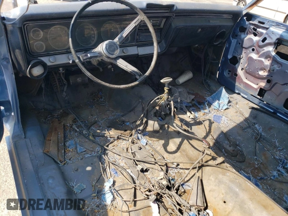 1967 Chevrolet Impala z VIN 168877J149719, wystawiony jako Copart lot #71652484 z przebiegiem 38 801 mil mil oraz Szkoda całkowita • Salvage title. Historia ofert i sprzedaży dostępna na DreamBid. Obrazek 8.