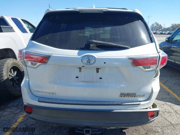 2016 Toyota Highlander XLE with VIN 5TDKKRFH1GS151201, listed as a IAAI auction lot 41605487 with 102397 miles. Bid and sale history available at carsss.com. Image 6.