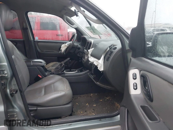 2005 Ford Escape Hybrid with VIN 1FMCU95H55KE10725, listed as a IAAI auction lot 41331983 with 1 mi miles. Bid and sale history available at carsss.com. Image 5.