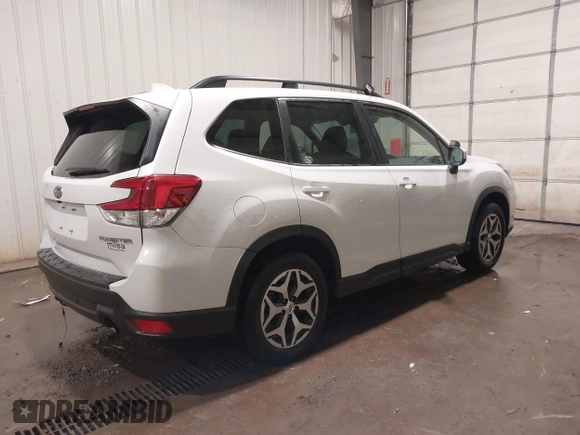 2021 Subaru Forester Premium with VIN JF2SKAFC5MH409162, listed as a IAAI auction lot 40907370 with 30,431 mi miles and . Bid and sale history available at DreamBid. Image 4.