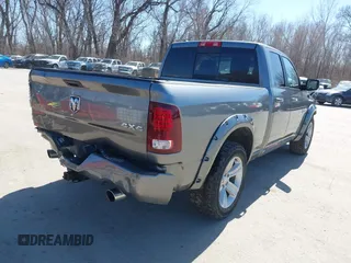 2013 Ram 1500 Sport z VIN 1C6RR7HT2DS530587, wystawiony jako IAAI lot #41742569 z przebiegiem 152 193 mil mil oraz . Historia ofert i sprzedaży dostępna na DreamBid. Obrazek 4.