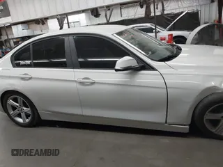 2013 BMW 3 Series 328i z VIN WBA3A5G5XDNP25779, wystawiony jako IAAI lot #42677403 z przebiegiem 93 020 mil mil oraz . Historia ofert i sprzedaży dostępna na DreamBid. Obrazek 13.