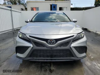 2024 Toyota Camry SE with VIN 4T1G11AK8RU885910, listed as a Copart auction lot 50992905 with 3,129 mi miles and Clean Title. Bid and sale history available at carsss.com. Image 5.