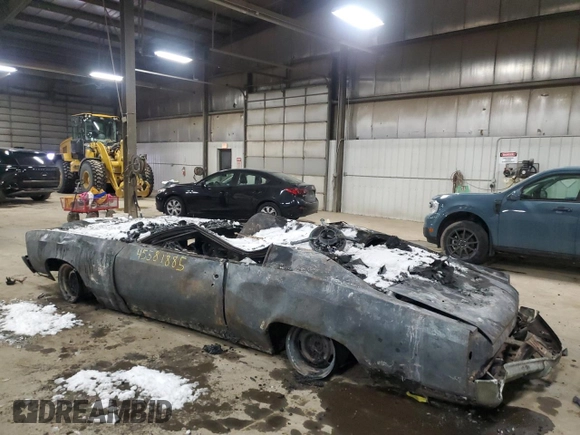 1971 Chevrolet Monte Carlo z VIN 138571B217761, wystawiony jako Copart lot #45581885 z przebiegiem Nie podano mil oraz Nie do naprawy. Historia ofert i sprzedaży dostępna na DreamBid. Obrazek 2.