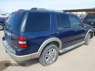 2006 Ford Explorer Eddie Bauer z VIN 1FMEU64E26UB69159, wystawiony jako IAAI lot #41872993 z przebiegiem 180 739 mil mil oraz . Historia ofert i sprzedaży dostępna na DreamBid. Obrazek 4.