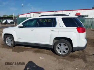 2011 GMC Terrain SLE-2 z VIN 2CTALSEC5B6474065, wystawiony jako IAAI lot #42287360 z przebiegiem 182 030 mil mil oraz . Historia ofert i sprzedaży dostępna na DreamBid. Obrazek 14.