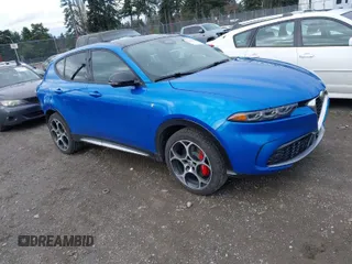 2024 Alfa Romeo Tonale Ti z VIN ZASPATCW9R3050781, wystawiony jako IAAI lot #41611673 z przebiegiem 5980 mil mil oraz . Historia ofert i sprzedaży dostępna na DreamBid. Obrazek 1.
