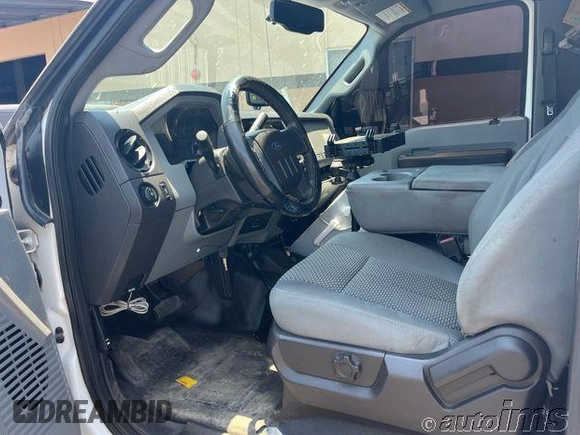 2015 Ford F-250 XLT z VIN 1FT7X2B63FEC58662, wystawiony jako IAAI lot #42817349 z przebiegiem 317 839 mil mil oraz . Historia ofert i sprzedaży dostępna na DreamBid. Obrazek 9.