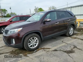 2014 Kia Sorento LX z VIN 5XYKT4A69EG493043, wystawiony jako Copart lot #55591205 z przebiegiem 111 829 mil mil oraz Szkody całkowita. Historia ofert i sprzedaży dostępna na DreamBid. Obrazek 1.