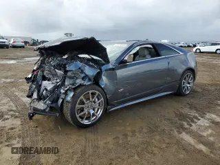 2011 Cadillac CTS-V z VIN 1G6DV1EP2B0142032, wystawiony jako Copart lot #47121815 z przebiegiem Nie podano mil oraz Szkody całkowita. Historia ofert i sprzedaży dostępna na DreamBid. Obrazek 1.