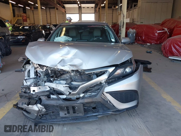 2023 Toyota Camry SE z VIN 4T1G11BK4PU093457, wystawiony jako IAAI lot #42061933 z przebiegiem 21 275 mil mil oraz . Historia ofert i sprzedaży dostępna na DreamBid. Obrazek 13.