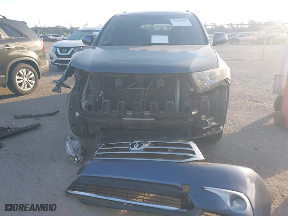 2013 Toyota Highlander Limited with VIN 5TDYK3EH2DS122634, listed as a IAAI auction lot 40491413 with 230,275 mi miles. Bid and sale history available at carsss.com. Image 12.