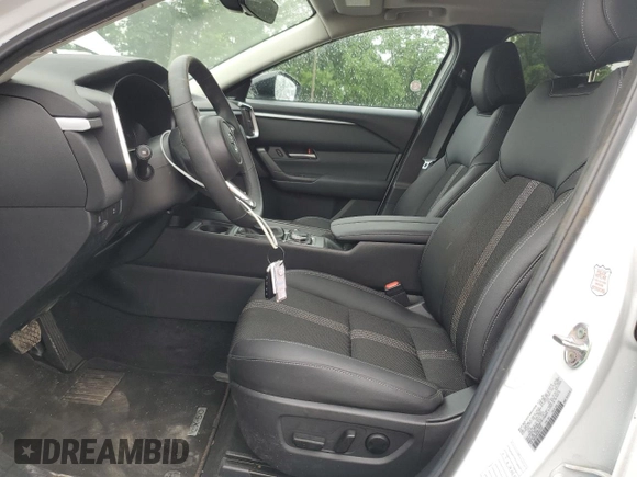 2025 Mazda CX-50 S Premium z VIN 7MMVABDM9SN331032, wystawiony jako Copart lot #60797015 z przebiegiem 9 572 mil mil oraz Nie do naprawy • Non repairable. Historia ofert i sprzedaży dostępna na DreamBid. Obrazek 7.