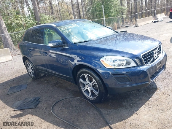 2013 Volvo XC60 T6 with VIN YV4902DZ9D2441547, listed as a IAAI auction lot 42028493 with 106,212 mi miles. Bid and sale history available at carsss.com. Image 1.