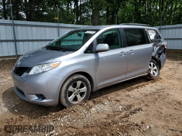 2017 Toyota Sienna LE Auto Access Seat с VIN 5TDKZ3DC4HS895585, выставлен на аукционе Copart как лот 56331015 с пробегом 92 960 миль миль и Списание • Salvage title. История ставок и продаж доступна на DreamBid. Изображение 1.