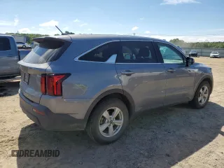 2021 Kia Sorento LX z VIN 5XYRG4LC3MG021795, wystawiony jako Copart lot #59050315 z przebiegiem 111 575 mil mil oraz Szkoda całkowita • Salvage title. Historia ofert i sprzedaży dostępna na DreamBid. Obrazek 3.