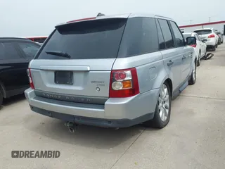 2008 Land Rover Range Rover Sport HSE z VIN SALSK25458A120952, wystawiony jako IAAI lot #42268358 z przebiegiem 215 001 mil mil oraz . Historia ofert i sprzedaży dostępna na DreamBid. Obrazek 4.