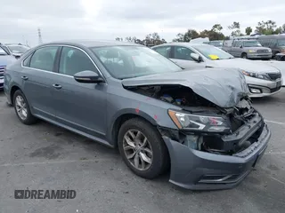 2017 Volkswagen Passat S z VIN 1VWAT7A34HC078186, wystawiony jako IAAI lot #42068814 z przebiegiem 97 019 mil mil oraz . Historia ofert i sprzedaży dostępna na DreamBid. Obrazek 1.