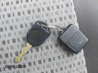 2007 Ford Focus S z VIN 1FAFP34N17W299881, wystawiony jako IAAI lot #42282442 z przebiegiem 144 782 mil mil oraz . Historia ofert i sprzedaży dostępna na DreamBid. Obrazek 11.