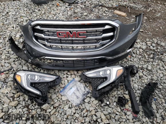 2020 GMC Terrain SLT with VIN 3GKALVEV9LL176943, listed as a Copart auction lot 44705425 with 105,805 mi miles and Non Repairable. Bid and sale history available at carsss.com. Image 13.