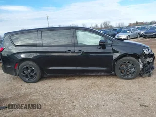 2022 Chrysler Pacifica Hybrid Limited with VIN 2C4RC1S76NR147838, listed as a IAAI auction lot 41436191 with 44,279 mi miles and . Bid and sale history available at DreamBid. Image 13.
