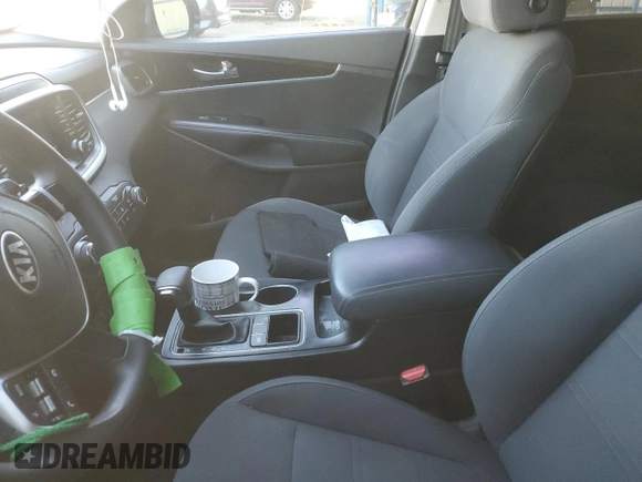 2019 Kia Sorento L z VIN 5XYPG4A35KG478504, wystawiony jako Copart lot #81063734 z przebiegiem Nie podano mil oraz Nie do naprawy • Non repairable. Historia ofert i sprzedaży dostępna na DreamBid. Obrazek 8.