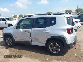 2015 Jeep Renegade Latitude with VIN ZACCJABH0FPB65461, listed as a IAAI auction lot 39756561 with 132,135 mi miles. Bid and sale history available at carsss.com. Image 6.
