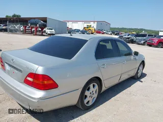 2002 Lexus LS 430 z VIN JTHBN30F420082588, wystawiony jako IAAI lot #42406377 z przebiegiem 239 730 mil mil oraz . Historia ofert i sprzedaży dostępna na DreamBid. Obrazek 4.
