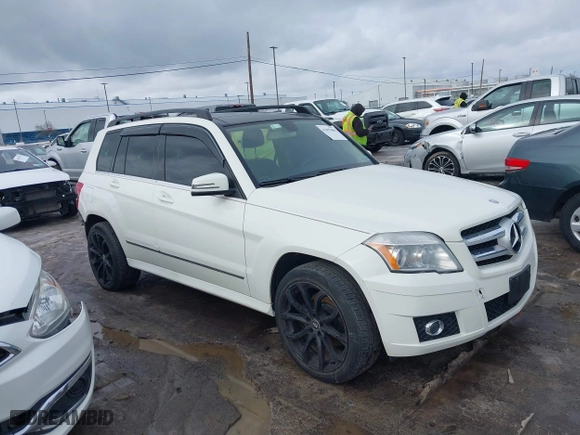 2012 Mercedes-Benz GLK-Class GLK 350 with VIN WDCGG8HB4CF840390, listed as a IAAI auction lot 41697866 with 183,163 mi miles. Bid and sale history available at carsss.com. Image 1.