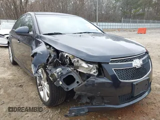2014 Chevrolet Cruze LTZ z VIN 1G1PG5SB7E7335060, wystawiony jako IAAI lot #41710133 z przebiegiem 170 000 mil mil oraz . Historia ofert i sprzedaży dostępna na DreamBid. Obrazek 6.