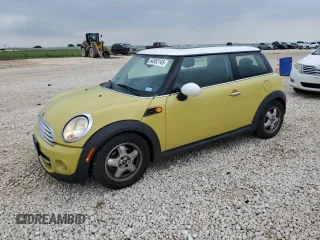 2011 MINI Hardtop z VIN WMWSU3C56BT093725, wystawiony jako Copart lot #54552145 z przebiegiem 119 060 mil mil oraz Czysty tytuł • Clean title. Historia ofert i sprzedaży dostępna na DreamBid. Obrazek 1.
