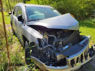 2017 Jeep Compass 75th Anniversary Edition with VIN 1C4NJDBB5HD143197, listed as a IAAI auction lot 42065634 with 1 mi miles. Bid and sale history available at carsss.com. Image 2.