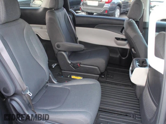 2023 Kia Carnival LX with VIN KNDNB4H39P6258367, listed as a Copart auction lot 45789775 with 26,395 mi miles and Clean Title. Bid and sale history available at DreamBid. Image 6.