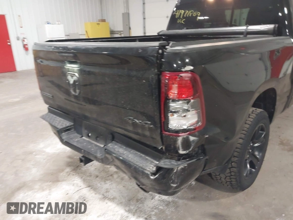 2022 Ram 1500 Big Horn z VIN 1C6SRFBT2NN281888, wystawiony jako IAAI lot #41971869 z przebiegiem 112 527 mil mil oraz . Historia ofert i sprzedaży dostępna na DreamBid. Obrazek 6.