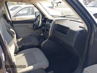 2007 Jeep Patriot Sport with VIN 1J8FF28W87D294692, listed as a IAAI auction lot 42236349 with 127,859 mi miles and . Bid and sale history available at DreamBid. Image 5.