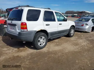 2003 Ford Escape XLT Popular 2 with VIN 1FMCU93163KB78008, listed as a IAAI auction lot 41660779 with 153,898 mi miles. Bid and sale history available at carsss.com. Image 4.
