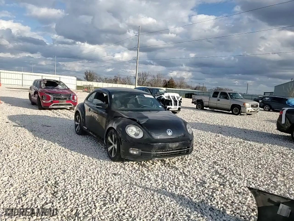 2012 Volkswagen Beetle 2.0T Turbo PZEV with VIN 3VWVA7AT1CM618883, listed as a Copart auction lot 85873174 with 100,482 mi miles and Salvage Title. Bid and sale history available at carsss.com. Image 10.