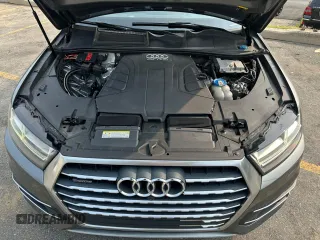 2017 Audi Q7 Premium Plus z VIN WA1LAAF78HD012576, wystawiony jako Copart lot #59867885 z przebiegiem 122 030 mil mil oraz Czysty tytuł • Clean title. Historia ofert i sprzedaży dostępna na DreamBid. Obrazek 5.