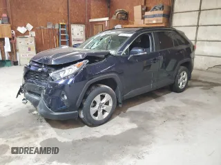 2020 Toyota RAV4 XLE z VIN 2T3P1RFV7LW098513, wystawiony jako Copart lot #59417455 z przebiegiem 45 668 mil mil oraz Szkoda całkowita • Salvage title. Historia ofert i sprzedaży dostępna na DreamBid. Obrazek 1.