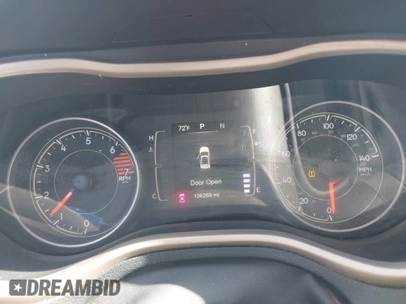 2016 Jeep Cherokee Latitude z VIN 1C4PJLCB6GW159039, wystawiony jako IAAI lot #42274817 z przebiegiem 136 269 mil mil oraz . Historia ofert i sprzedaży dostępna na DreamBid. Obrazek 7.