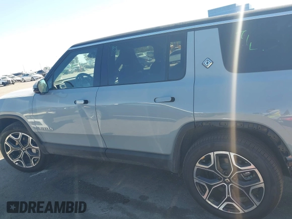 2025 Rivian R1S Adventure z VIN 7PDSGBBA1SN060468, wystawiony jako IAAI lot #41711770 z przebiegiem 2865 mil mil oraz . Historia ofert i sprzedaży dostępna na DreamBid. Obrazek 15.