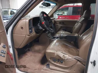 2000 GMC Sierra 2500 SLE z VIN 1GTGK29U5YZ195420, wystawiony jako IAAI lot #41440301 z przebiegiem 212 149 mil mil oraz . Historia ofert i sprzedaży dostępna na DreamBid. Obrazek 5.