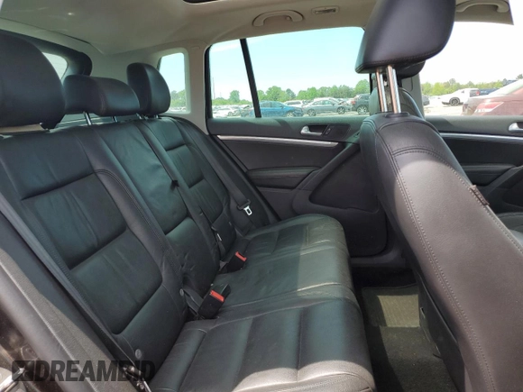 2013 Volkswagen Tiguan SE z VIN WVGAV7AX4DW523112, wystawiony jako Copart lot #53261855 z przebiegiem 86 190 mil mil oraz Szkoda całkowita • Salvage title. Historia ofert i sprzedaży dostępna na DreamBid. Obrazek 11.